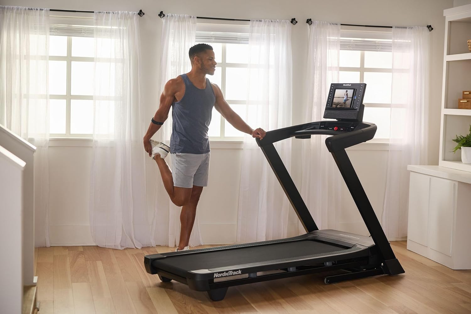 NordicTrack T-Serie: Laufband mit Steigung, Bluetooth & 136 kg Tragkraft